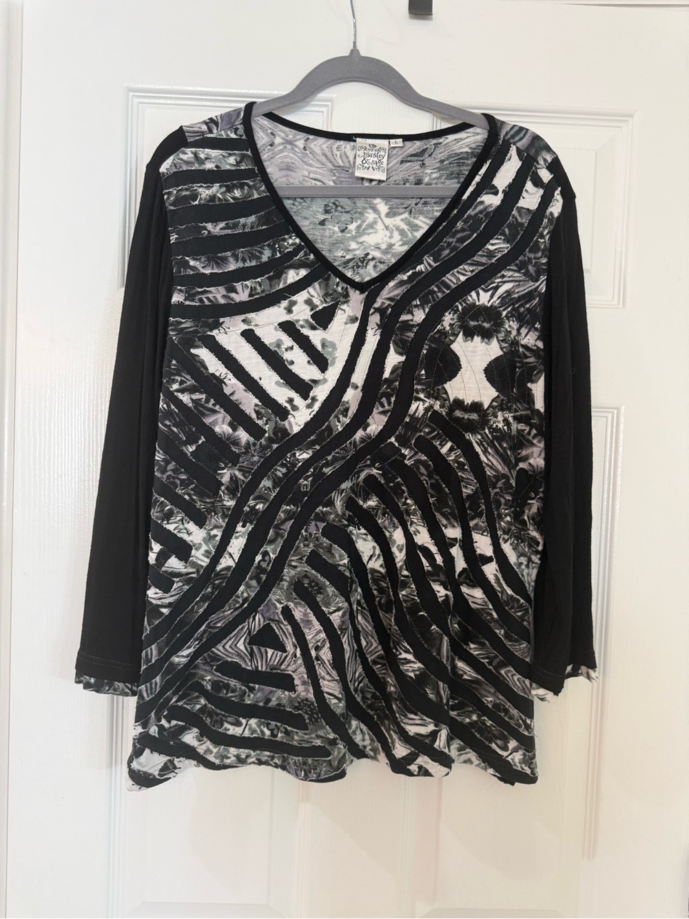 Parsley & Sage Black and White V-Neck Abstract Print Tunic
